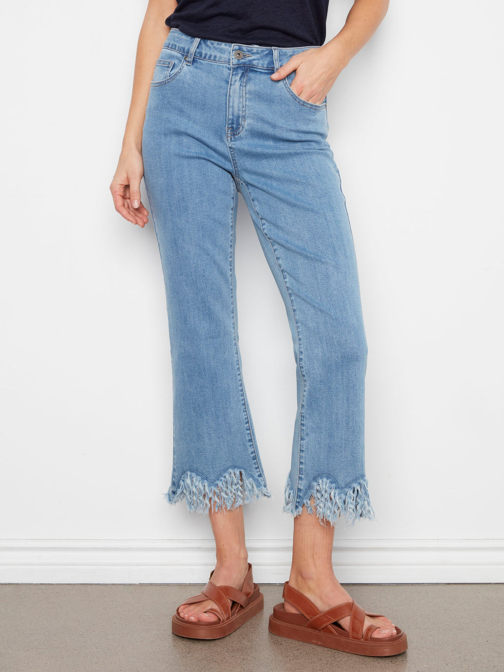 Charlie B. Stretch Denim Bootcut Crop mit Fringed Hem Style C5277YR/431 - Blau Jean