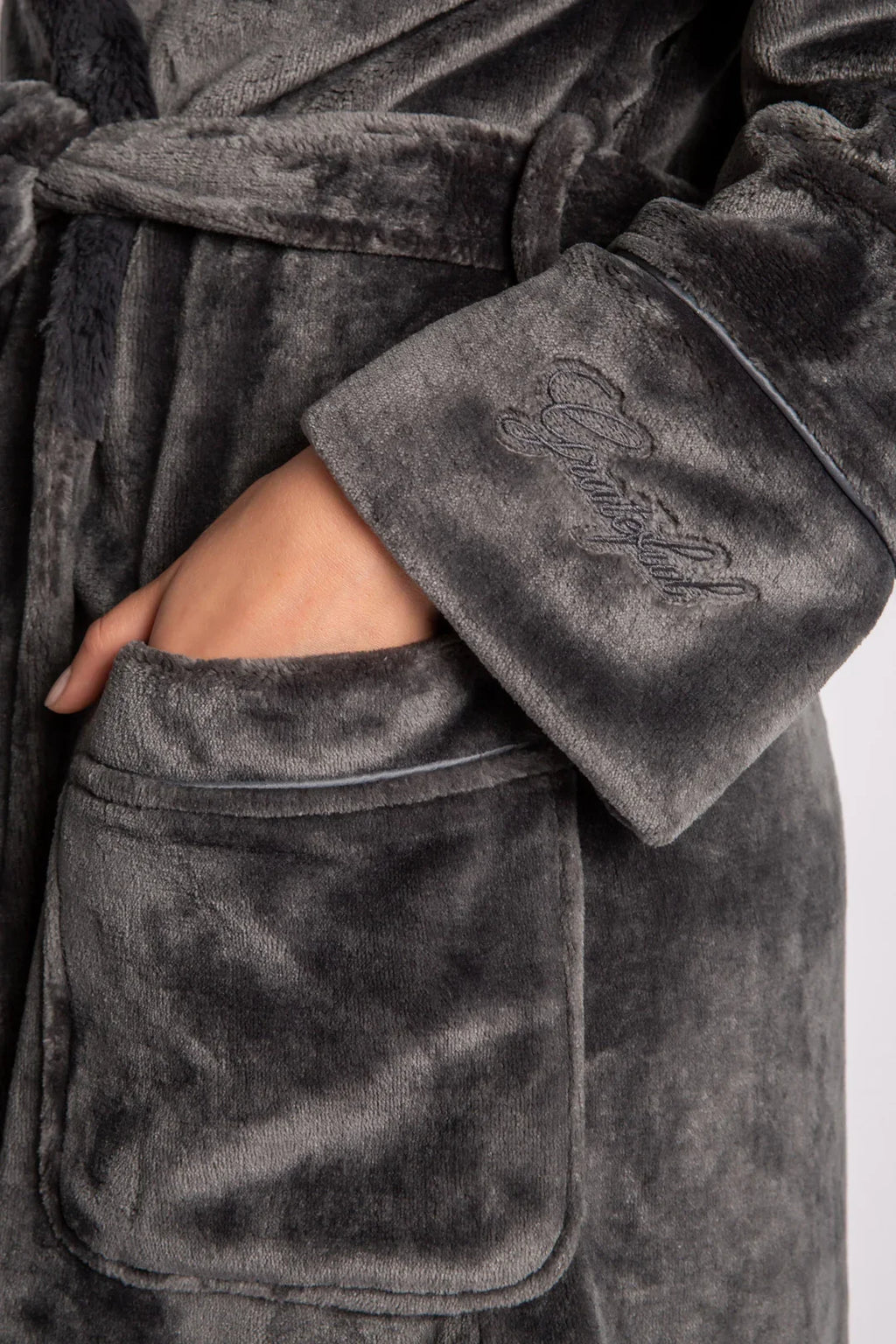 PJ Salvage: 'Dankbar' Luxuriös Plush Robe Style RKLPR - Kohle