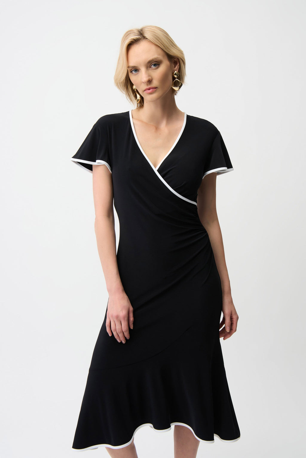 Joseph Ribkoff Silky Knit Wrap Dress mit Kontrast-Ziegel im Stil 261013 - Blk / Vanilla