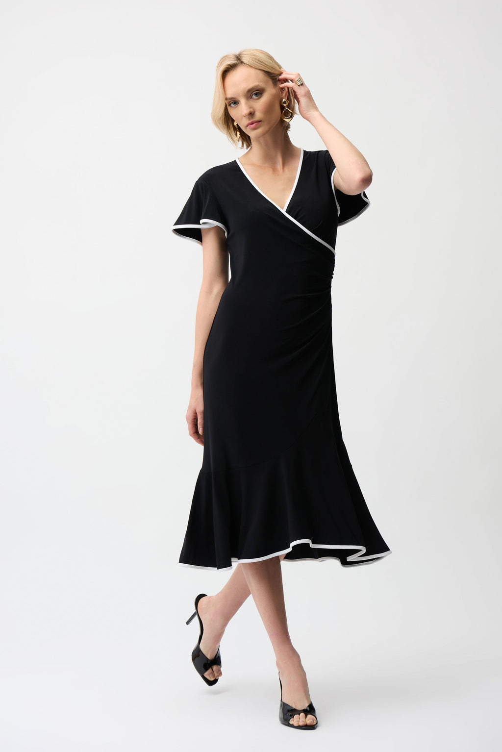 Joseph Ribkoff Silky Knit Wrap Dress mit Kontrast-Ziegel im Stil 261013 - Blk / Vanilla