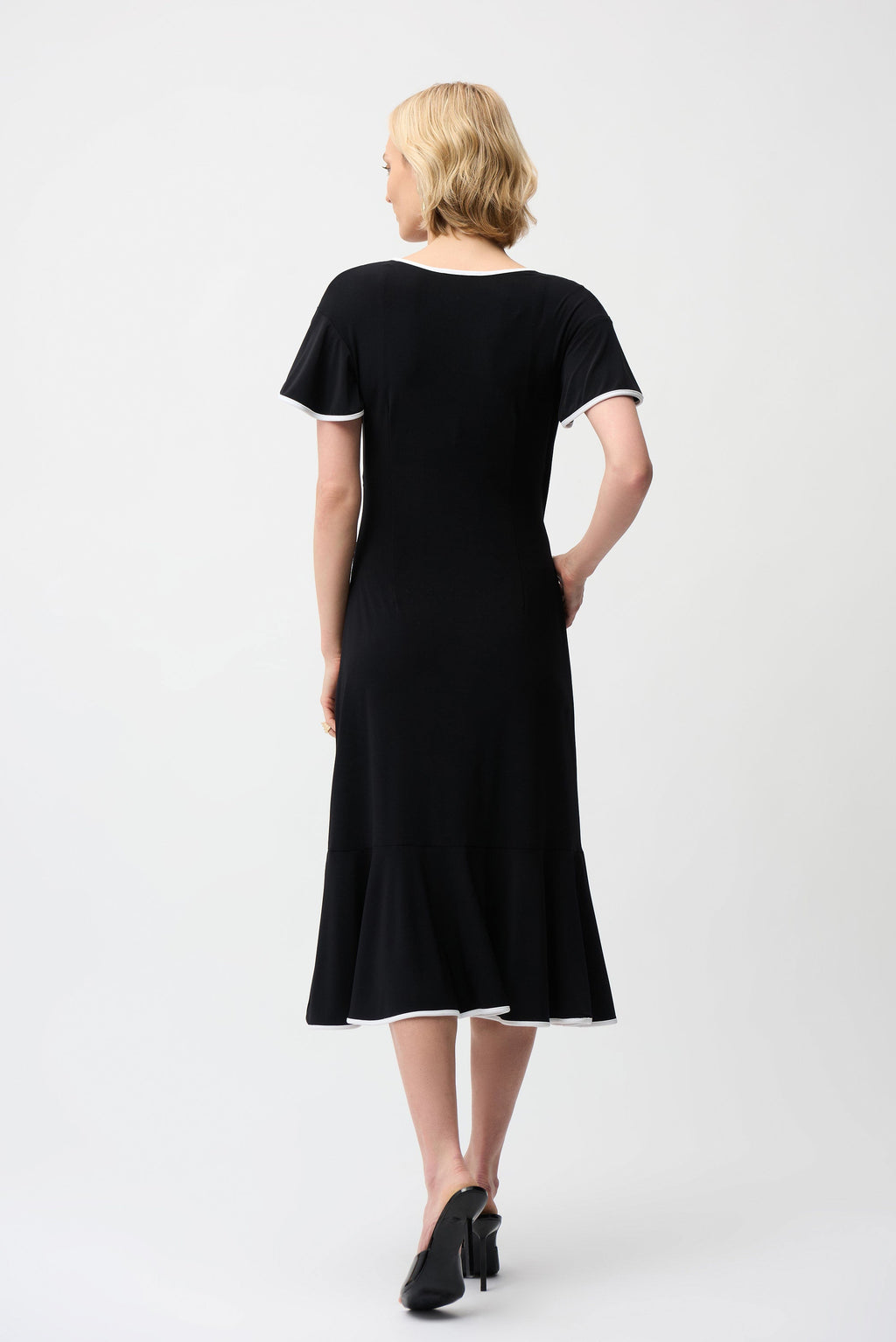 Joseph Ribkoff Silky Knit Wrap Dress mit Kontrast-Ziegel im Stil 261013 - Blk / Vanilla
